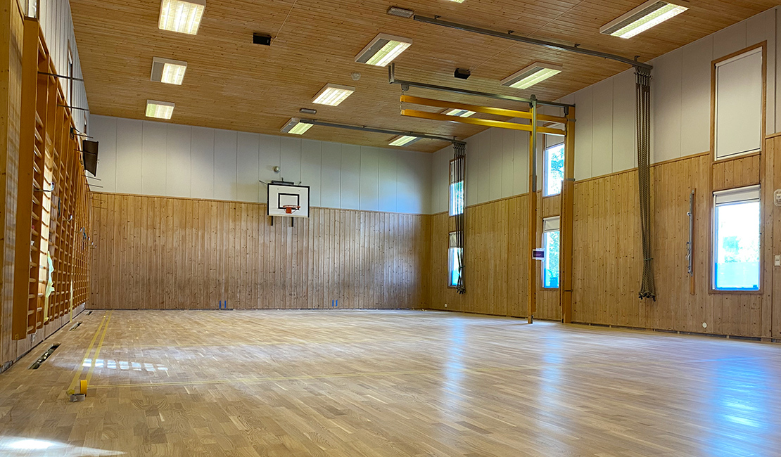 Nytt gulv i gymsal